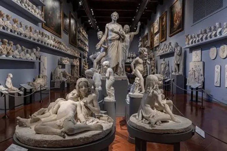 La Gipsoteca Bartolini della Galleria dell'Accademia con i modelli in gesso ottocenteschi